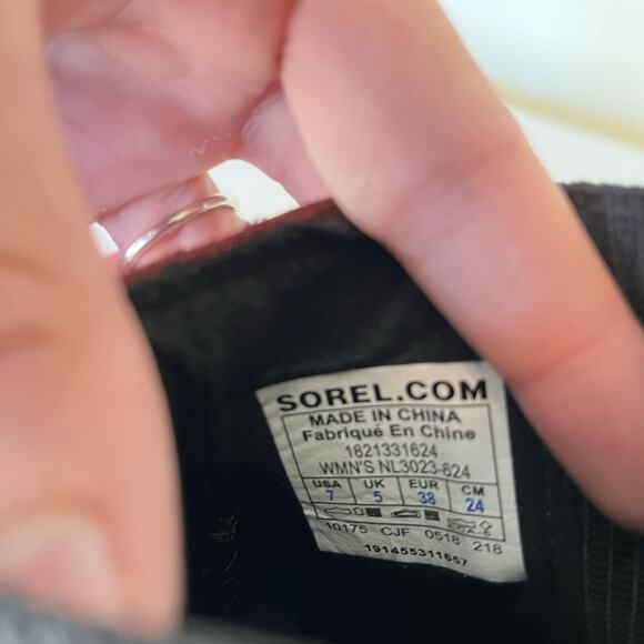 SOREL Joan Of Arctic Wedge Red Black Leather Chelsea Boots Women’s Size 7 - Picture 8 of 8